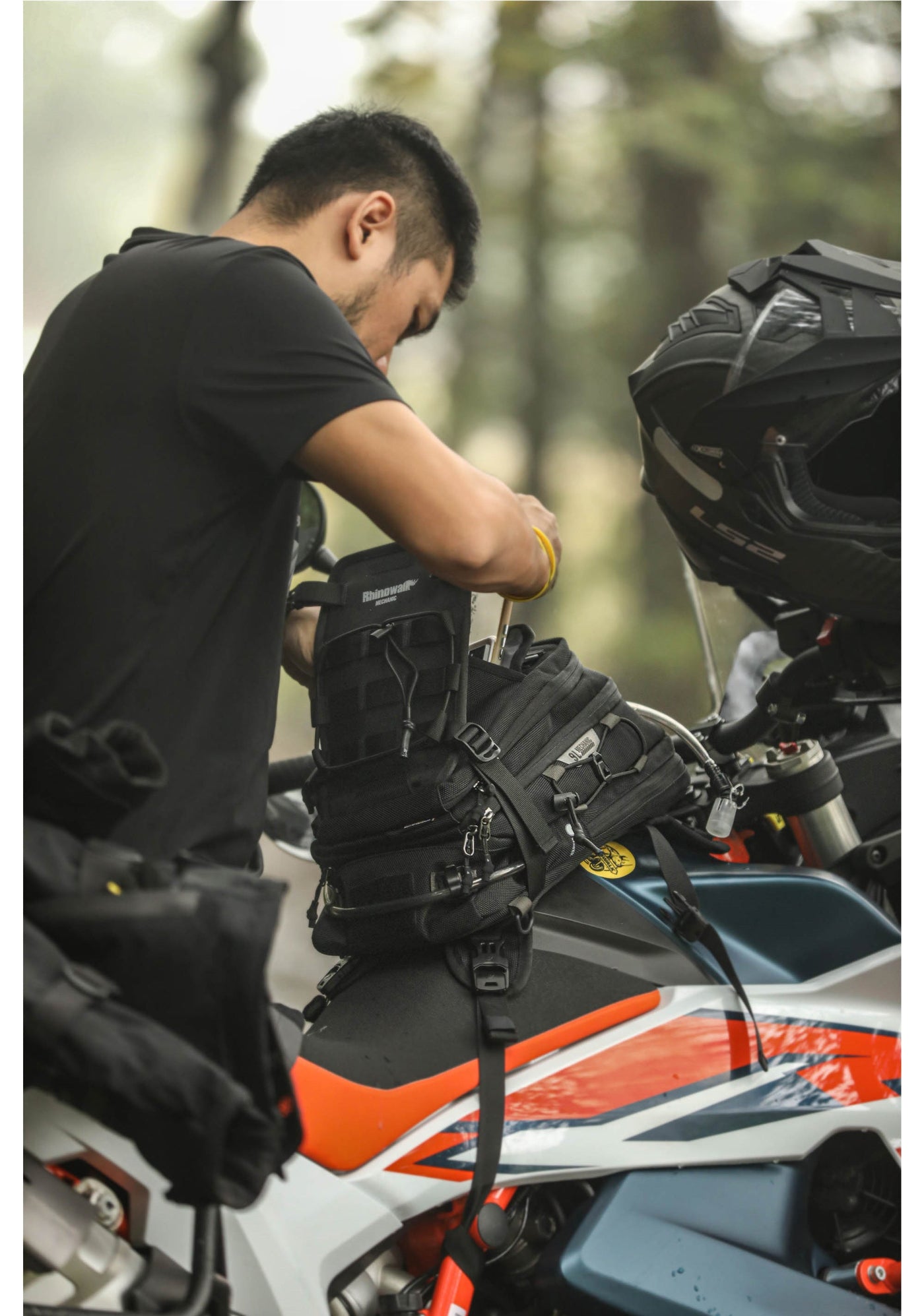 9L Motorcycle Tank Bag – Hydration Bladder, Waterproof Gear